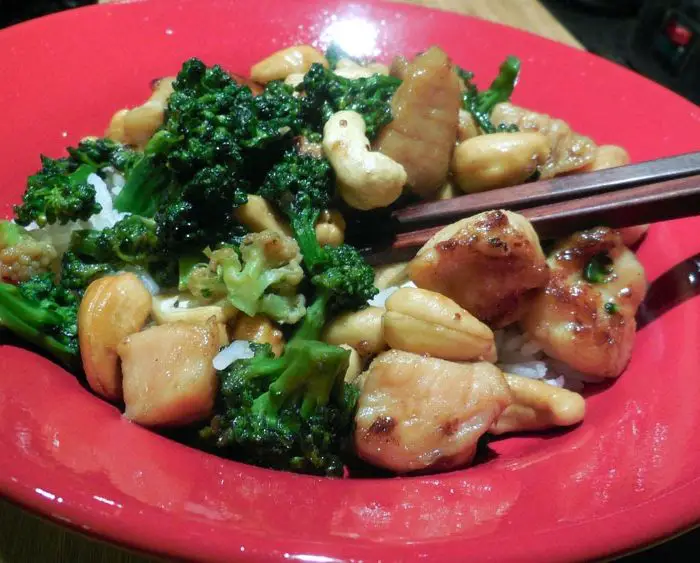 Chicken and Broccoli with Cashews -A Chicken Stir Fry Recipe