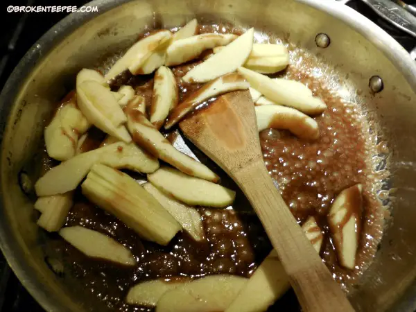 add apples to caramel sauce