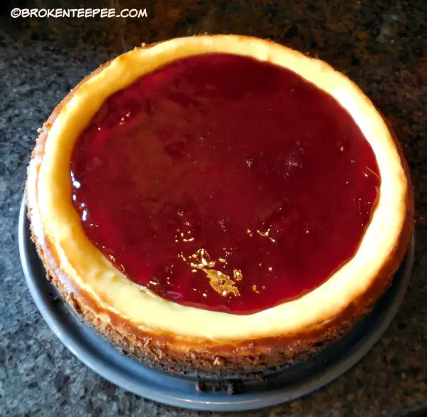 pour melted jelly over cheesecake