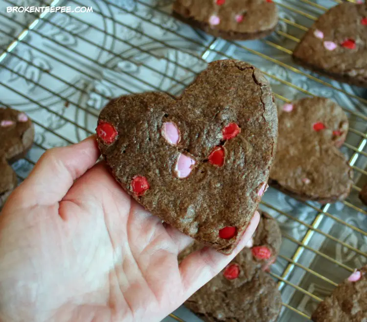 American Greetings®, M&M's® Strawberry, DOVE®, M&M's® Strawberry Brownie Cookie Hearts, #SendSweetness, #ad