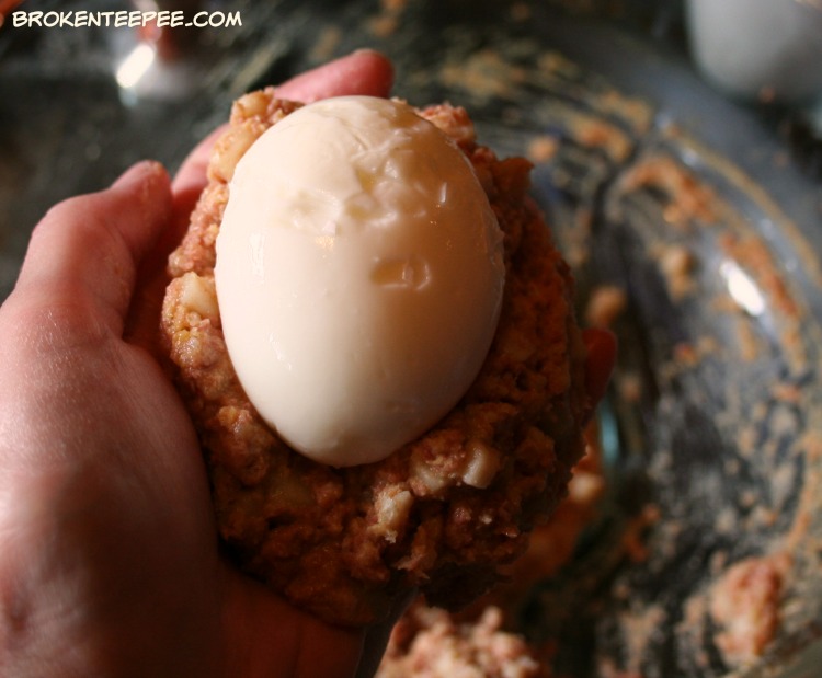 making Scotch eggs, brunch recipe, HORMEL® MARY KITCHEN® Hash, corned beef hash, Corned Beef Hash Scotch Egg, #HowDoYouHash, #CollectiveBias #Ad