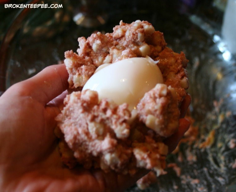 making Scotch eggs, brunch recipe, HORMEL® MARY KITCHEN® Hash, corned beef hash, Corned Beef Hash Scotch Egg, #HowDoYouHash, #CollectiveBias #Ad
