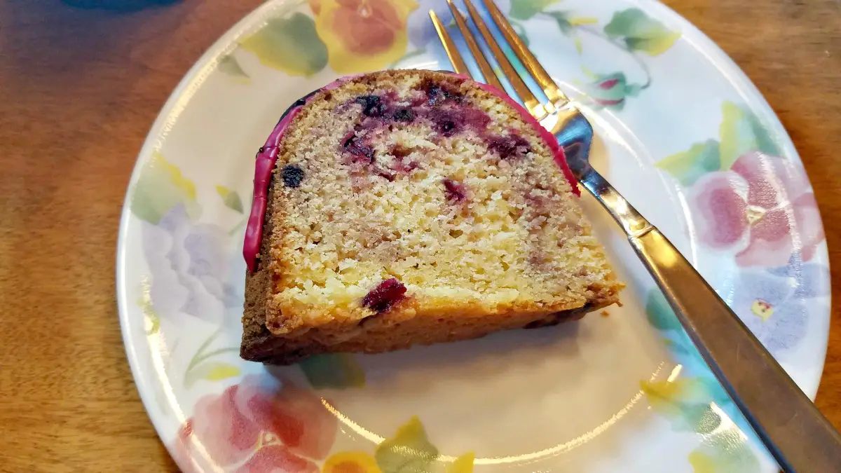huckleberry cake, huckleberry swirl bundt cake, bundt cake