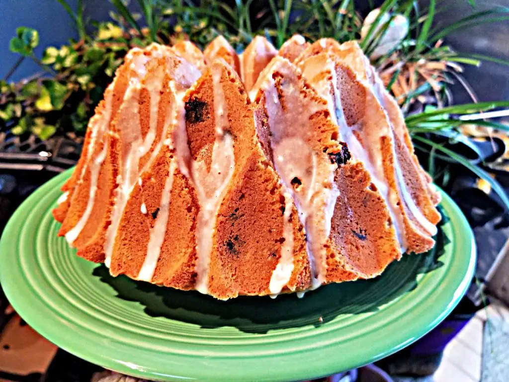 apricot bundt cake with pistachios