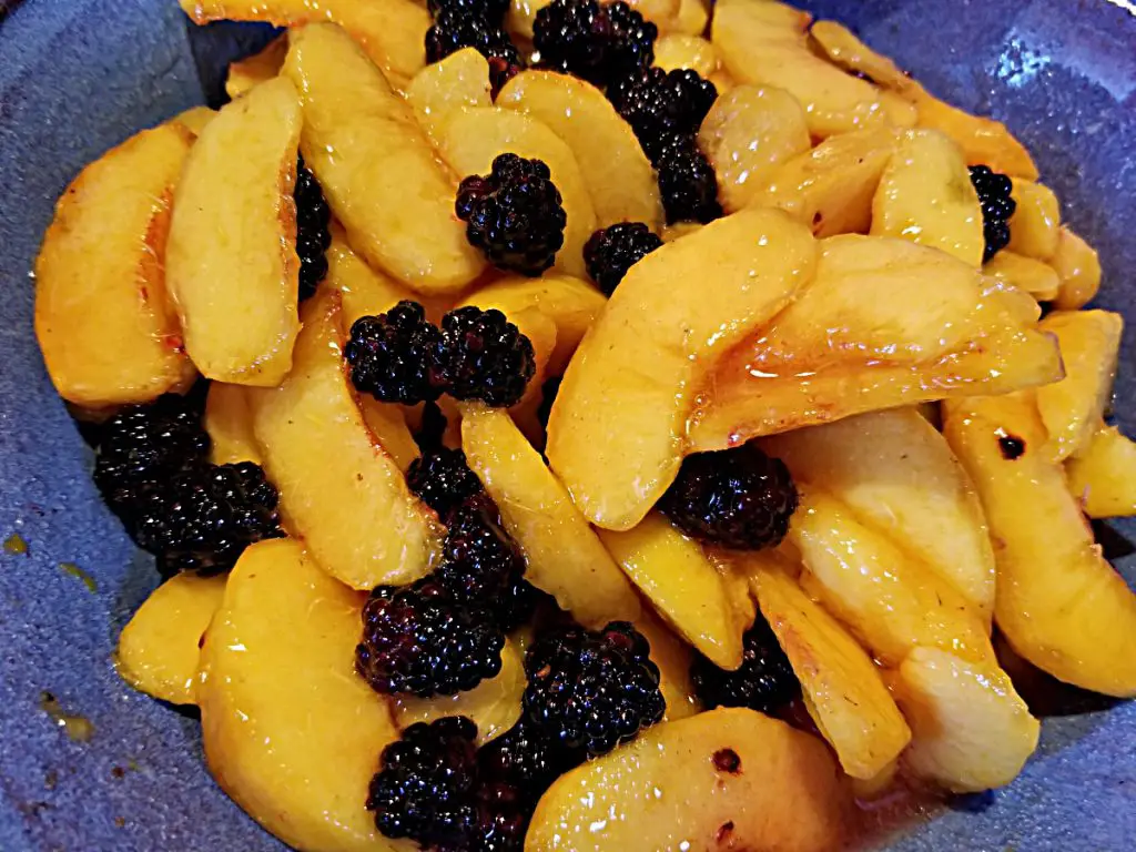 peaches and blackberries in a bowl