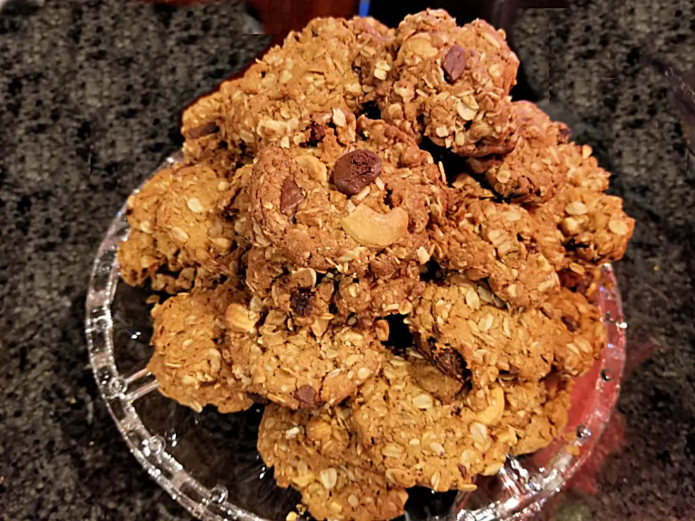 everything oatmeal cookies on a cake plate