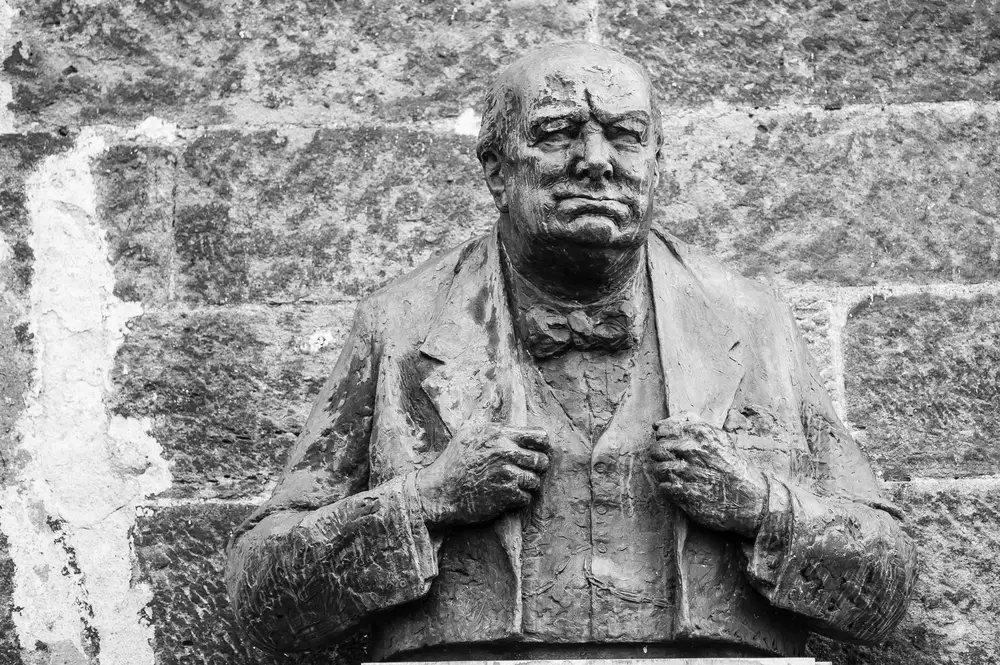 statue of Churchill