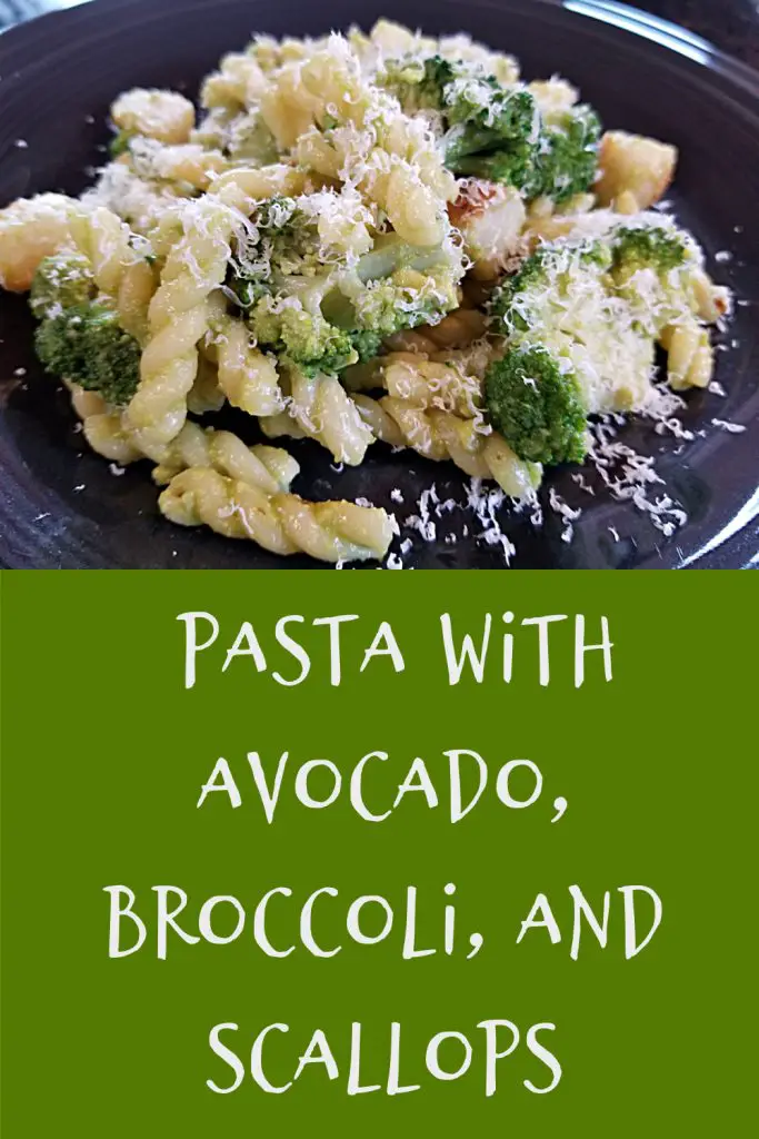 Pasta with avocado, broccoli and scallops