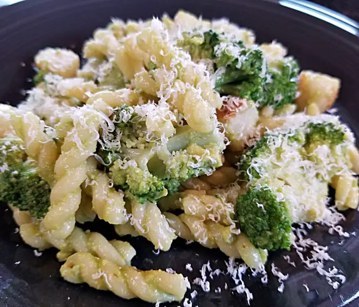 Avocado Recipe: Pasta with Avocado, Broccoli and Scallops